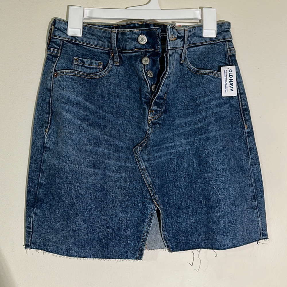 NWT! Old Navy higher, high-rise denim skirt. Size 4
